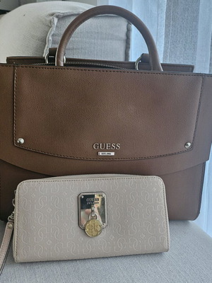 Τσάντα Guess χειρός μεταχειρισμένη καφέ με δώρο πορτοφόλι