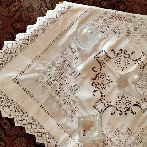 Handmade tablecloth with knitted corners and cut lace 110x110 new