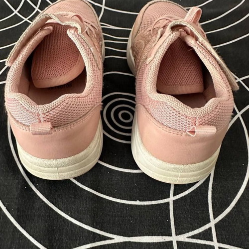 Pink children's sneakers used, size EU 29, glitter details