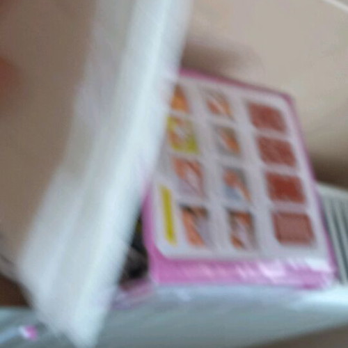 Magnetic glass cleaner used with 3 replacement pads
