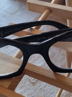 Eyeglasses new, 2.50 diopters, black