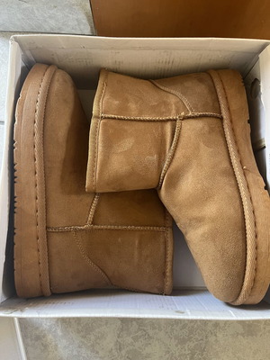 Women's boots size 39 with warm fur lining, new, brown