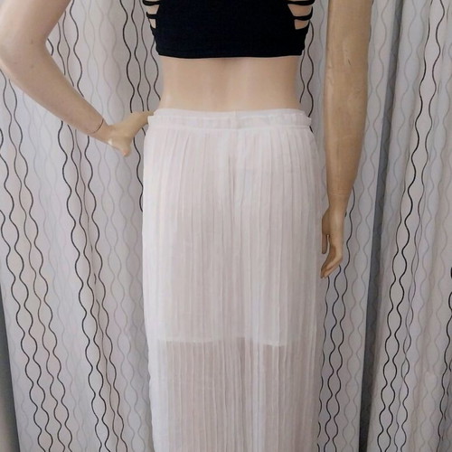 Mesh pleated skirt white like new, size M