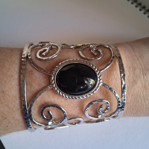 Cuff bracelet new, Art Nouveau style with black cabochon stone