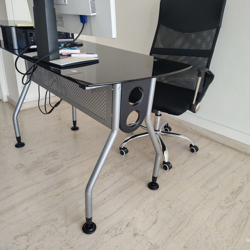 Glass desk used 1.20x0.80 m