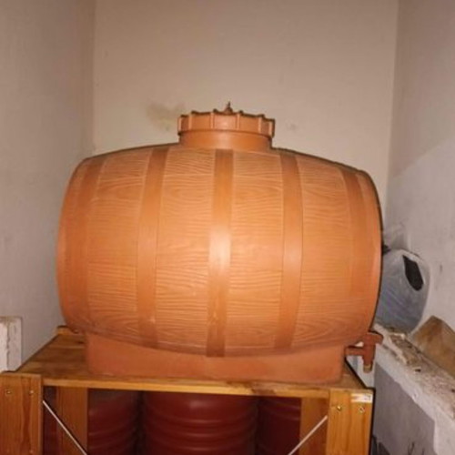 Plastic wine barrel 100 liters used in excellent condition