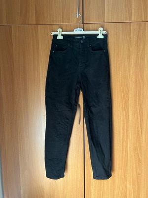 Stradivarius μαύρο jean σαν καινούργιο, μέγεθος 36