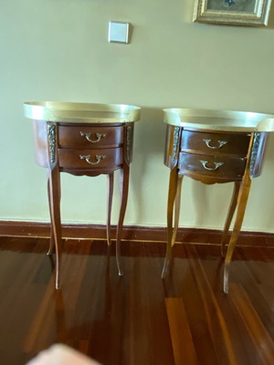 Coffee tables like new with two drawers and metal details, set of 2