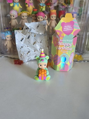 Sonny Angel Birthday Gift Bear Series Present Hug Mint Green Bear figure like new