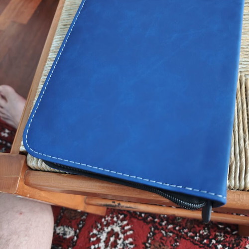 Coin album with 200 slots, zipper closure, strap