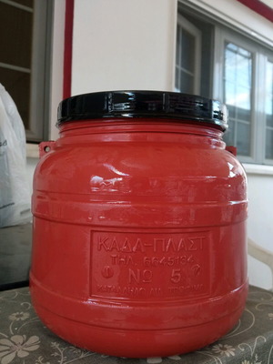 Plastic container like new, suitable for food