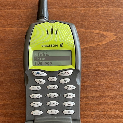 Ericsson T20e mobile phone