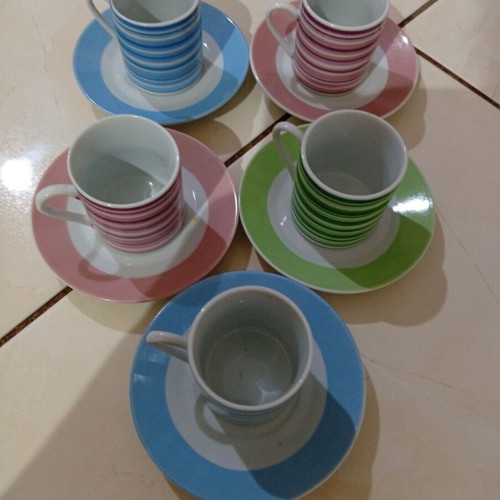 Coffee cups set of 5 like new