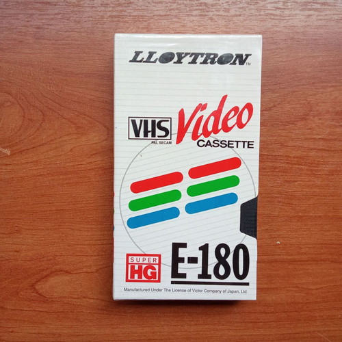 VHS video cassette LLOYTRON E 180 new, 3 hours recording