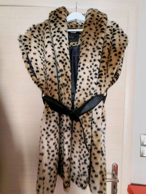 Lynne sleeveless synthetic fur new, size 38, beige
