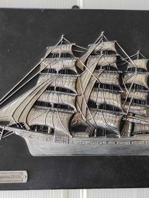 Metal ship Cliper Suecia 1860 on leather plaque like new