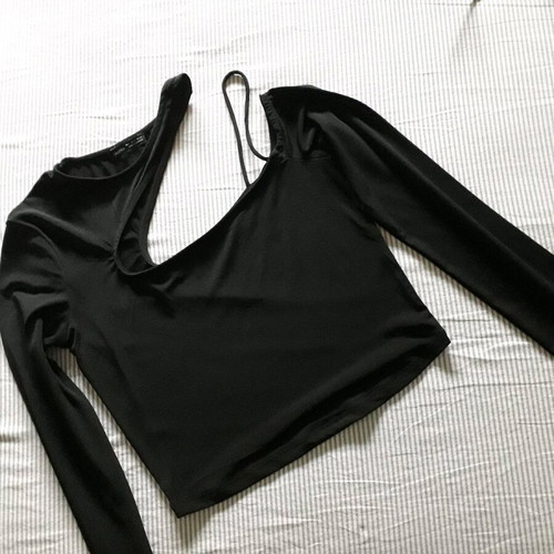 Bershka crop top black elastic like new with unique neckline size S