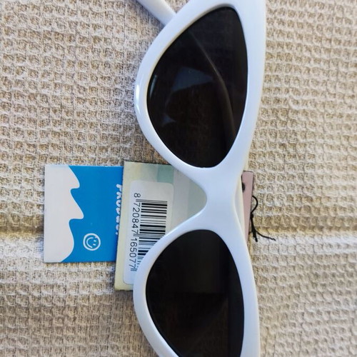 Solo-Solis NDL2183 white cat eye sunglasses with black UV400 lenses