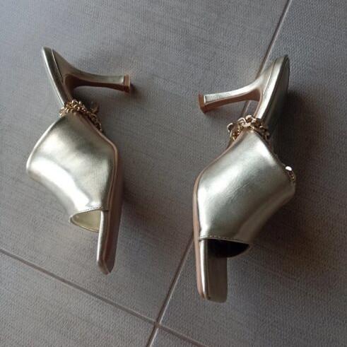 Mules gold like new with chain and low heel