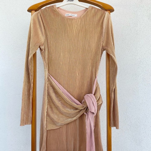 Dress like new pink and gold with front tie elastic