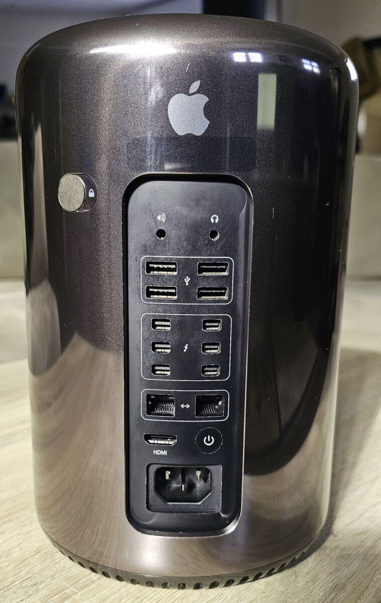 Apple Mac Pro 2013 used, max upgraded - € 950,00 - Vendora.cy