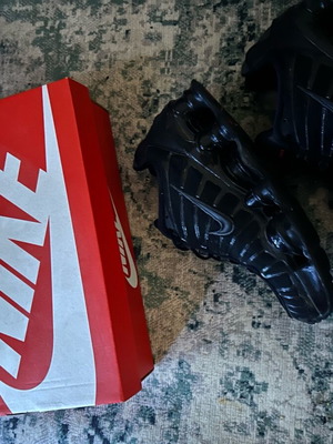 Nike Shox TL like new black athletic shoes size 42.5
