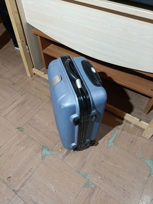 Βαλίτσα ταξιδίου μεταχειρισμένη, πλαστικιά, τροχήλατη, μπλε