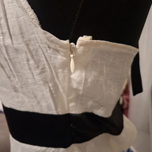 Jennifer Lopez JLO black and white top, size M-L