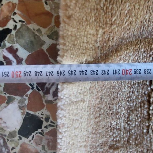 Rug 2.00 x 2.46 like new