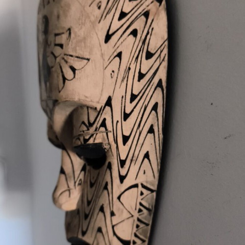 Wooden African wall mask used, 30x18 cm