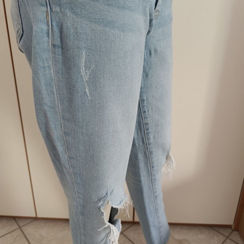 Gap women's high-waisted slim blue jeans with knee rips like new