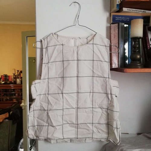 Less sleeveless top Small cotton off-white beige check, slightly yellowed underarms