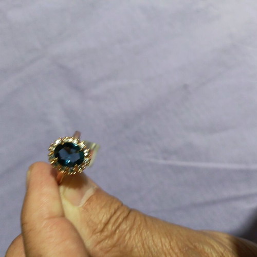 Ring new, gold color