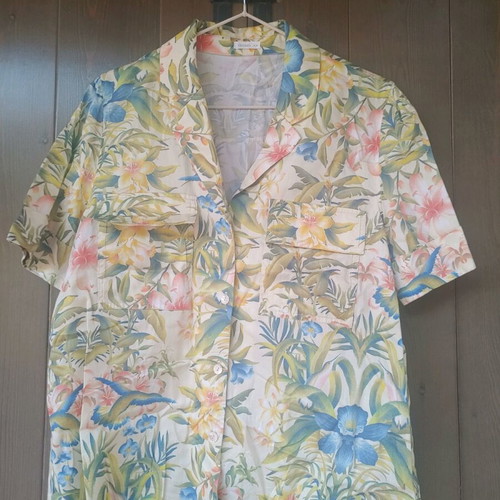 Women's youthful shirts small in excellent condition, pack of 3