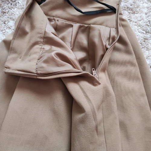 Women's flared skirt like new, size small with inner lining