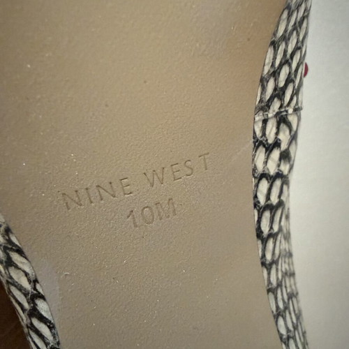 Nine West snakeskin pattern sandals size 41 like new