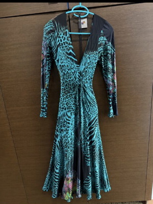 Silk Dress like new, colorful blue, size M