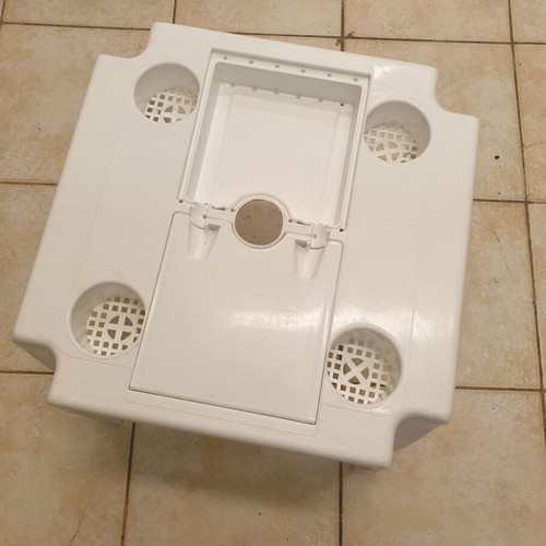Plastic table like new with 4 cup holders and umbrella slot