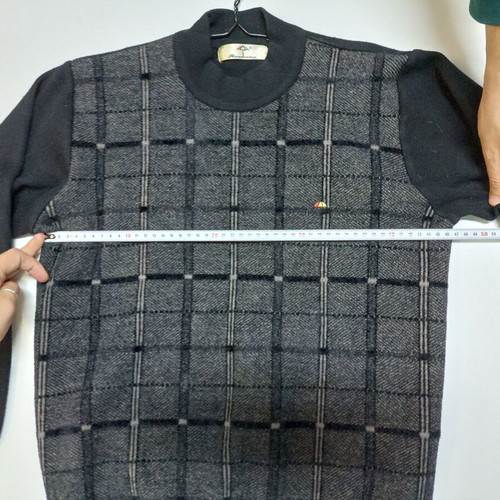 Winter sweater medium / large like new, black and gray