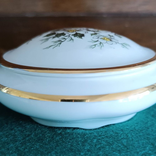 Vintage Limoges bonbonniere like new, porcelain jewelry box