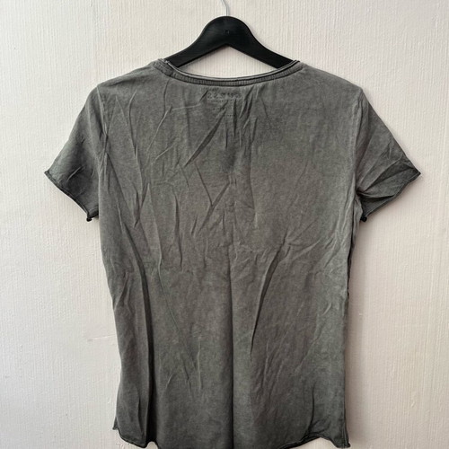 Guess T-shirt like new, size S-M, black and grey