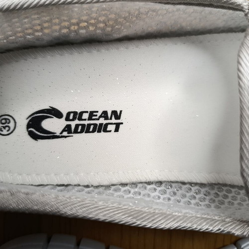 Aqua Track white slip-on shoes with silver glitter, size 39