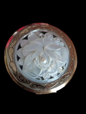Vintage πούδρα compact καινούργια με σκαλιστό καπάκι από mother of pearl