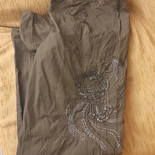 Women's summer pants embroidered with beads on one thigh new green size 14