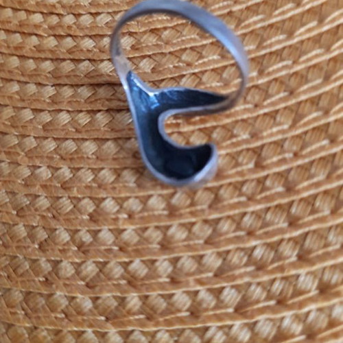 Silver 925 ring like new, size 9, silver color