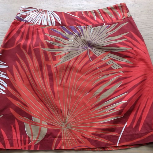 Gap women's skirt like new, size M, red, colorful