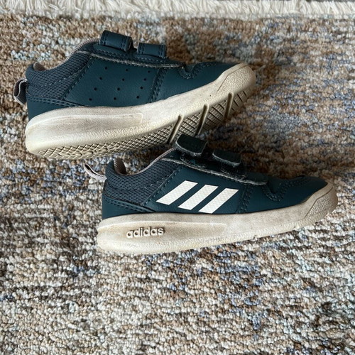 Adidas kids athletic shoes used, size 23, -  6,00 - Vendora.cy