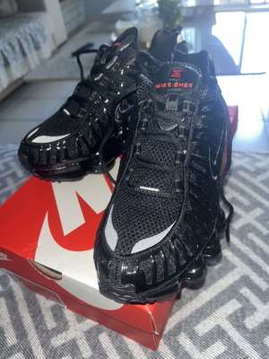 Nike Shox спортни обувки номер 38.5 като нови, черни