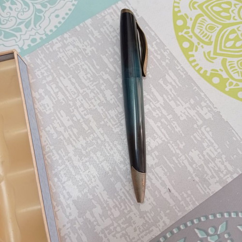 Creeks n Creeks bronze and green pen in good condition