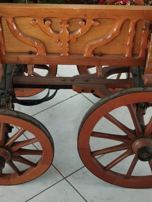 Handmade cart with suspension like new, for decoration or bar